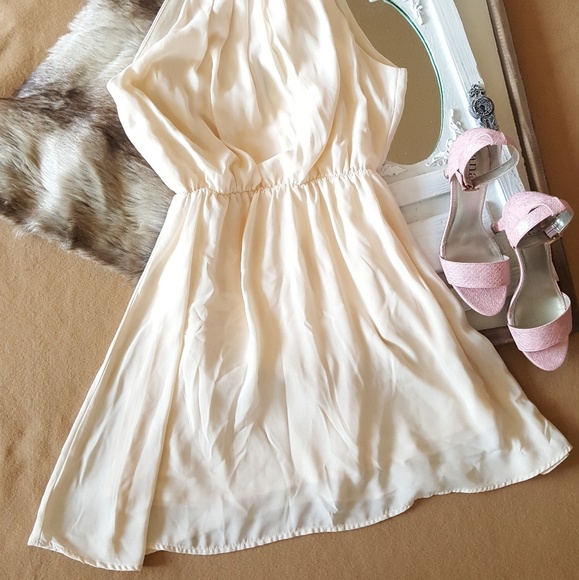 Cream colored  dress - Picture 2 of 4